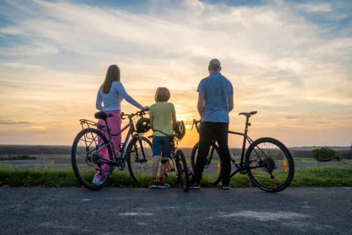 Famille à vélo